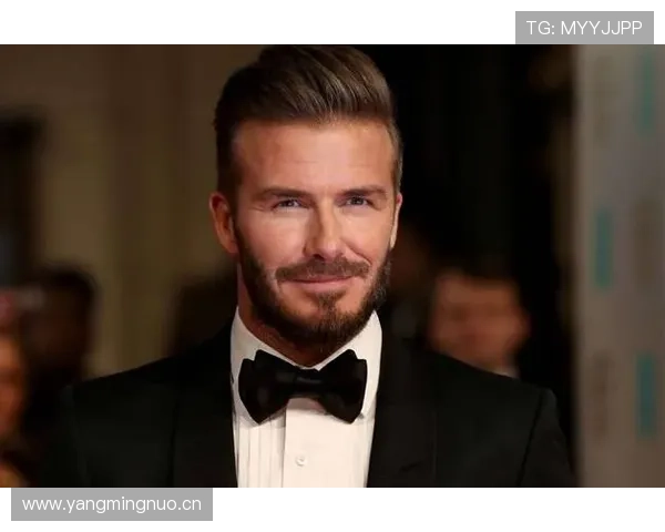 贝克汉姆穿个休闲服都像刚走红毯，普通人穿衬衫都没他随手一搭那么贵…