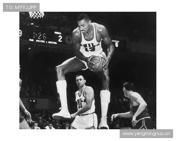 张伯伦内线统治拉开季后赛篮板对比优势