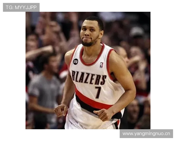 罗伊无球跑动制造错位，高效输出改变开拓者进攻结构